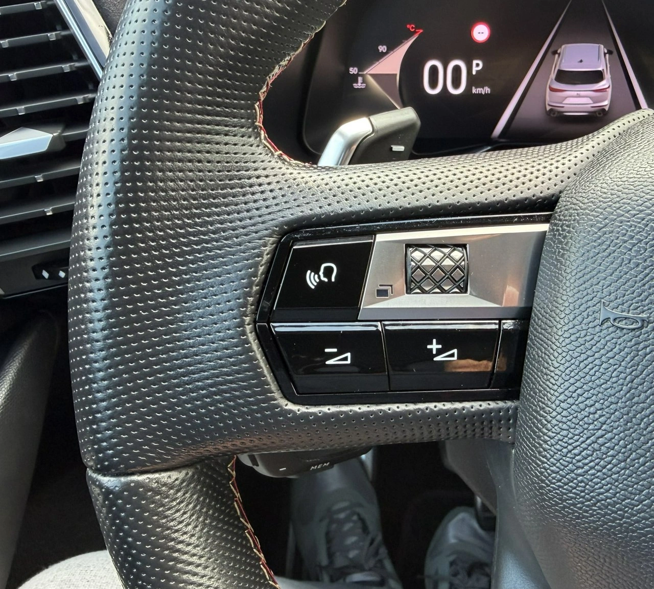 DS Automobiles DS 7 Crossback - Zdjęcie 24