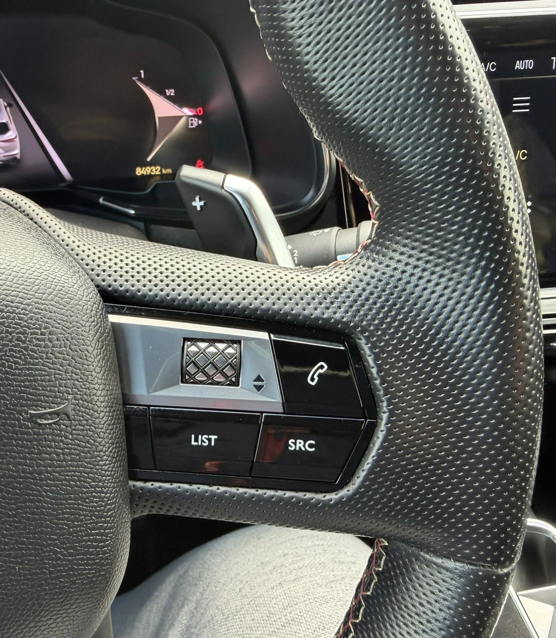 DS Automobiles DS 7 Crossback - Zdjęcie 25