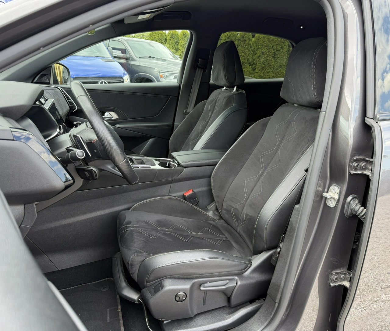 DS Automobiles DS 7 Crossback - Zdjęcie 35