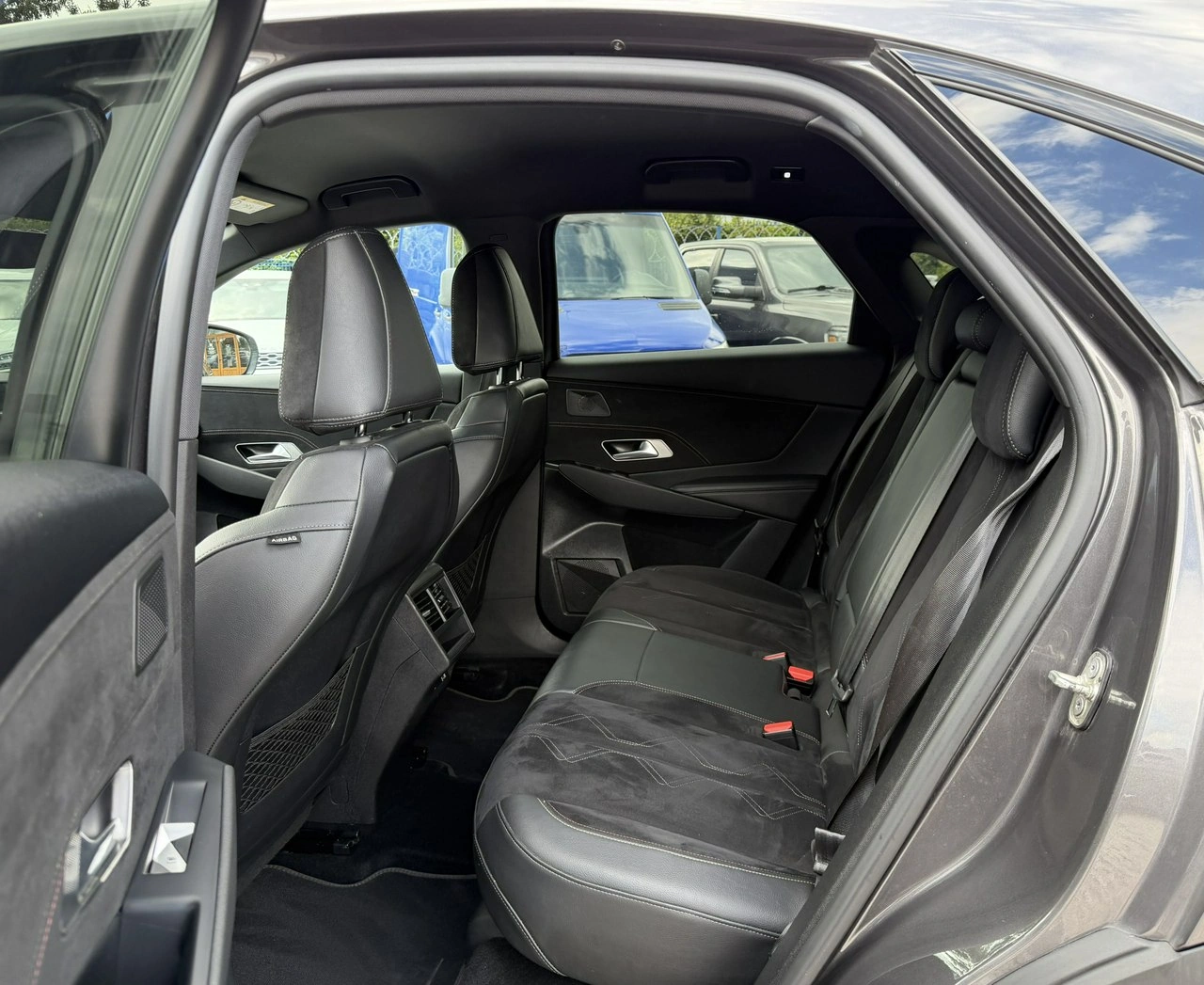 DS Automobiles DS 7 Crossback - Zdjęcie 36