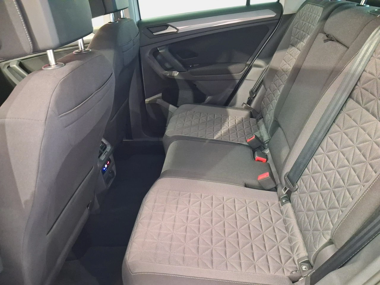 Volkswagen Tiguan - Zdjęcie 12