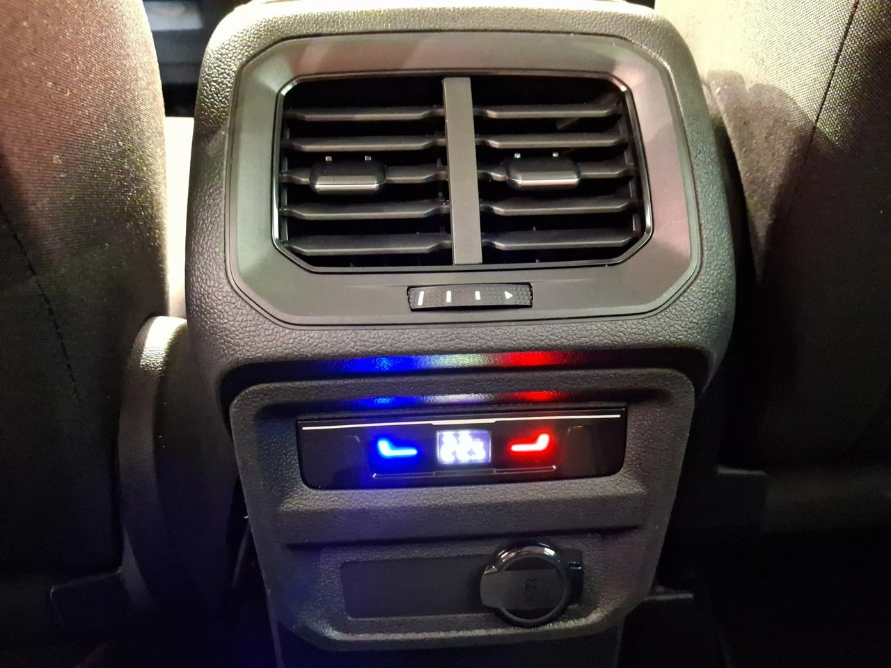 Volkswagen Tiguan - Zdjęcie 13