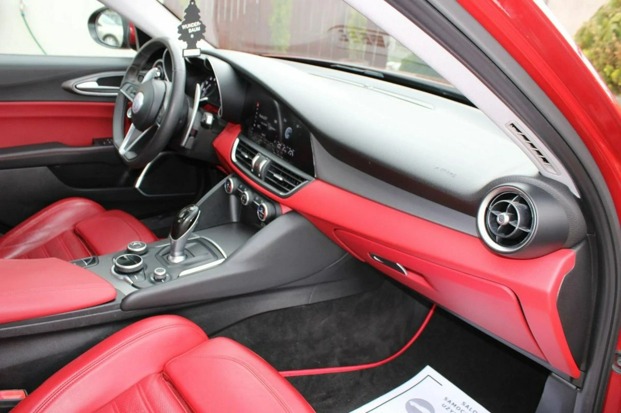 Alfa Romeo Giulia - Zdjęcie 31