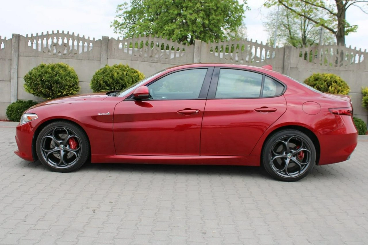 Alfa Romeo Giulia - Zdjęcie 9