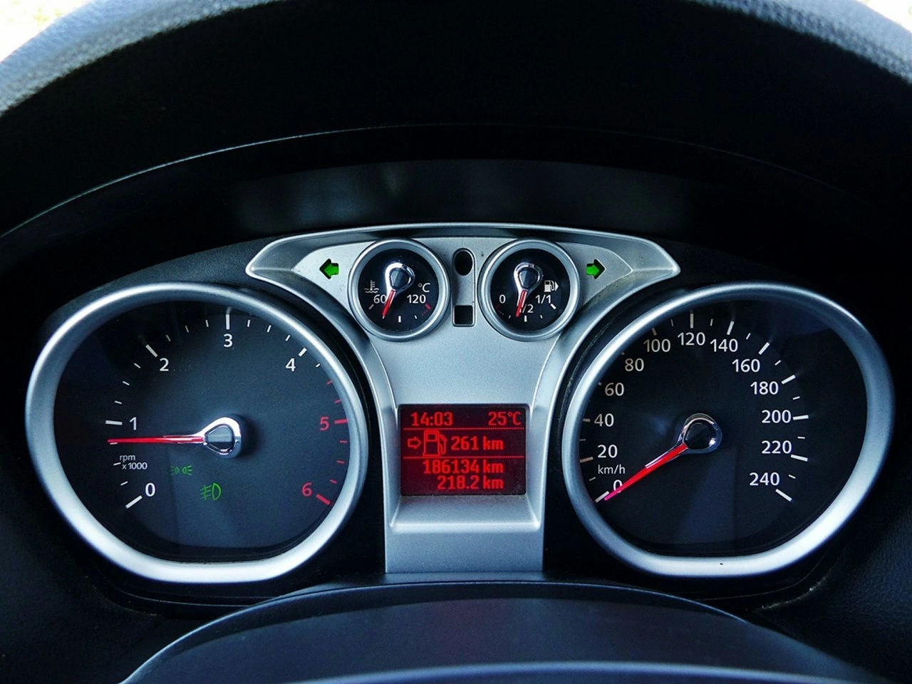 Ford Kuga - Zdjęcie 27