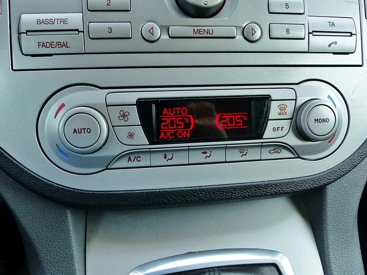 Ford Kuga - Zdjęcie 32