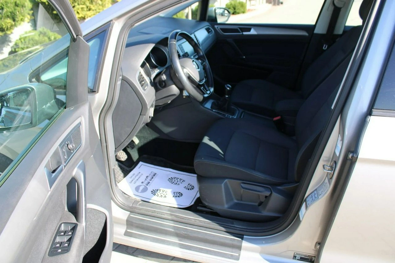 Volkswagen Golf Sportsvan - Zdjęcie 20