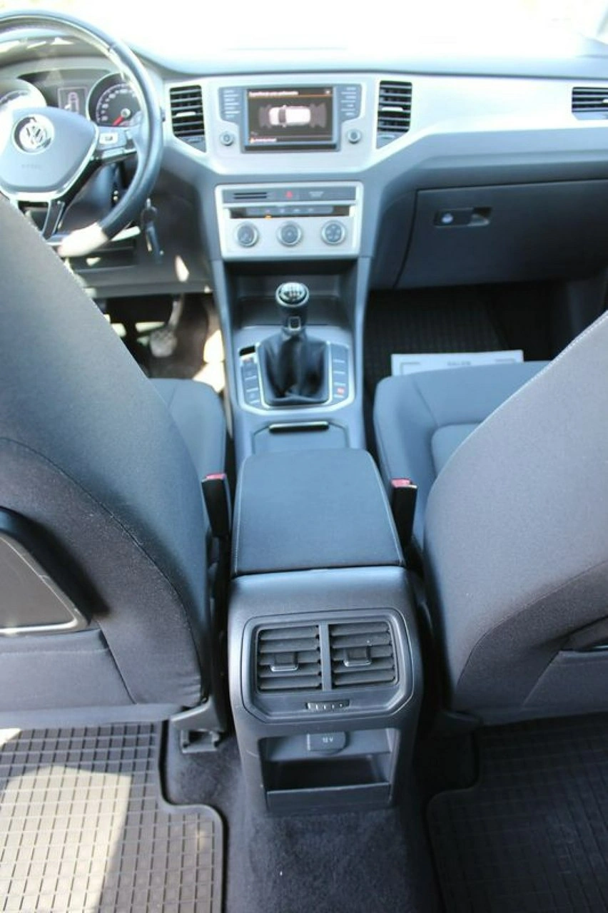 Volkswagen Golf Sportsvan - Zdjęcie 23