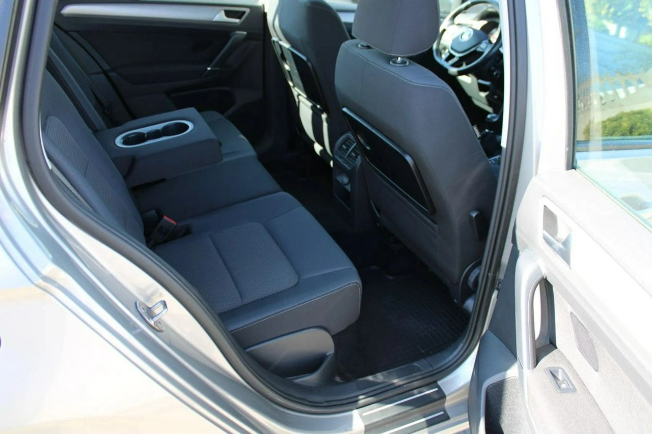 Volkswagen Golf Sportsvan - Zdjęcie 33