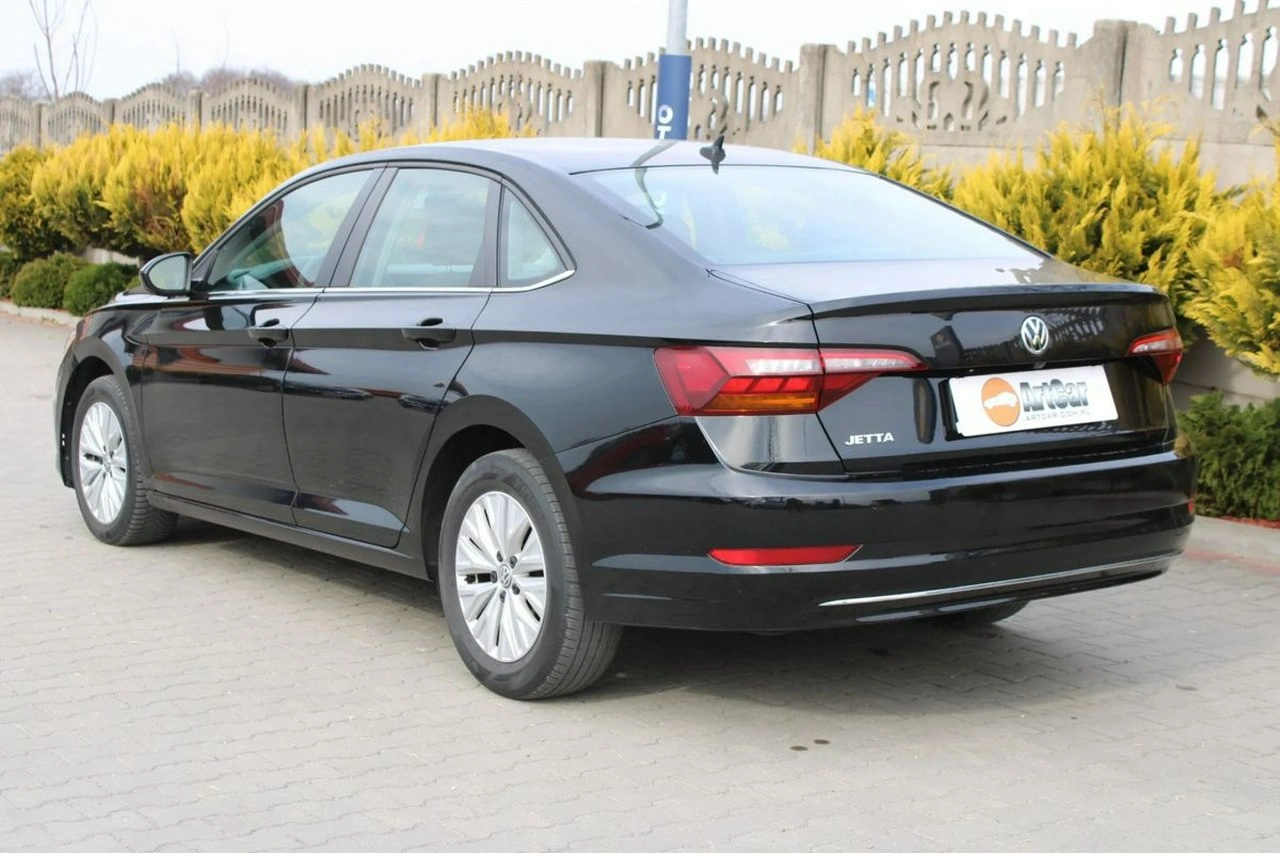 Volkswagen Jetta - Zdjęcie 13