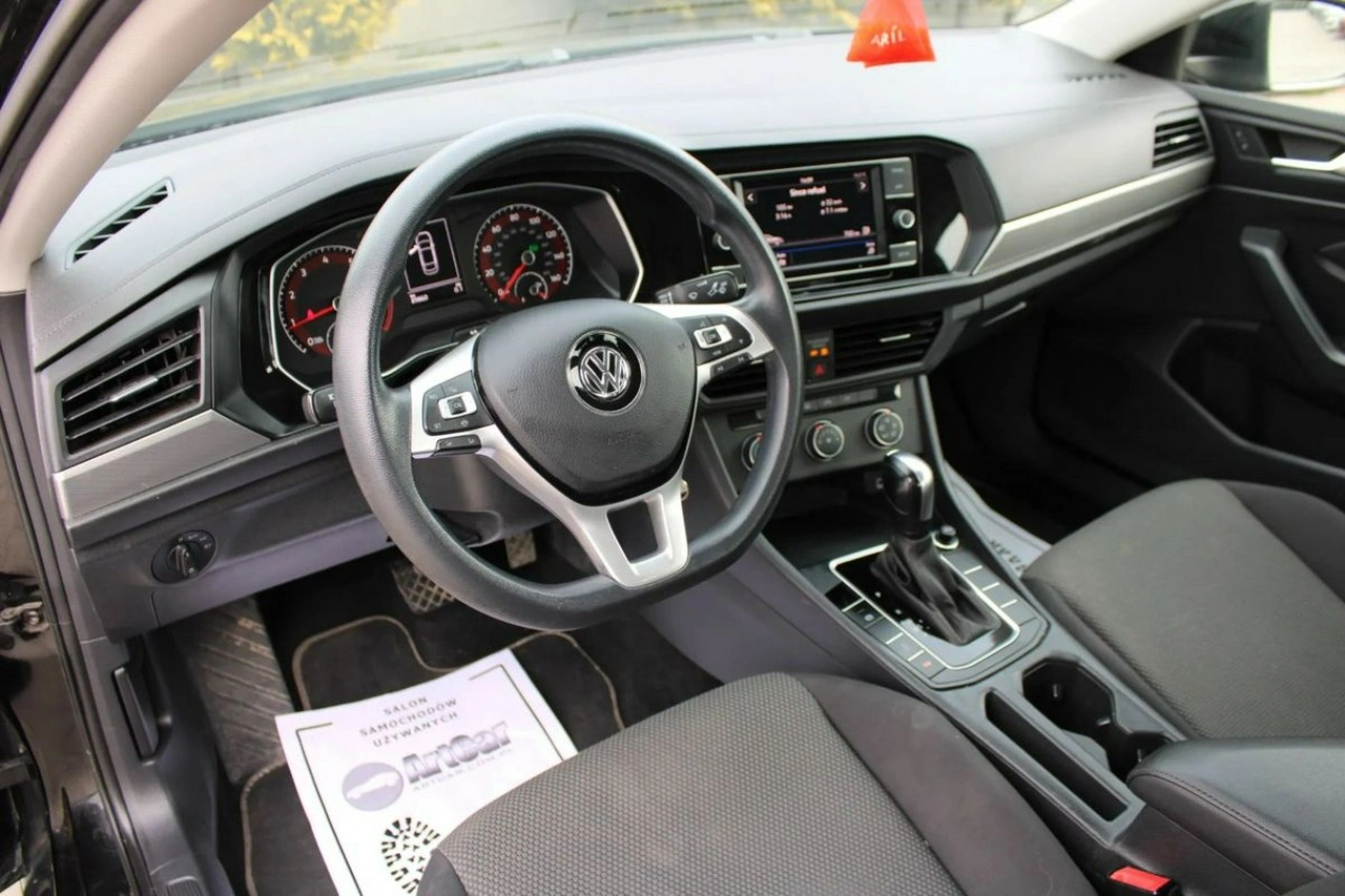 Volkswagen Jetta - Zdjęcie 19