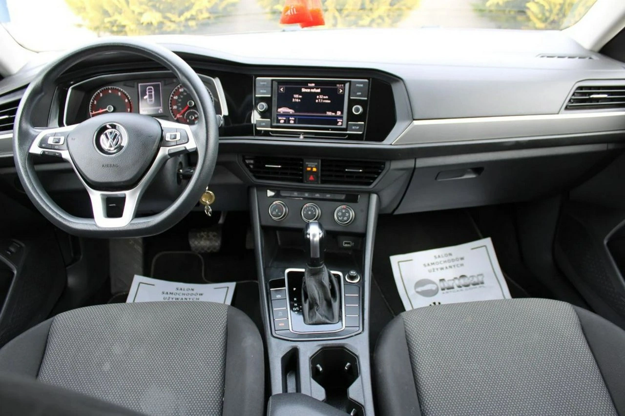 Volkswagen Jetta - Zdjęcie 23