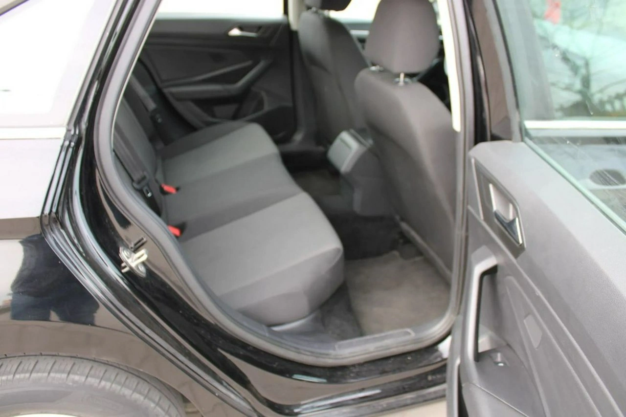 Volkswagen Jetta - Zdjęcie 30