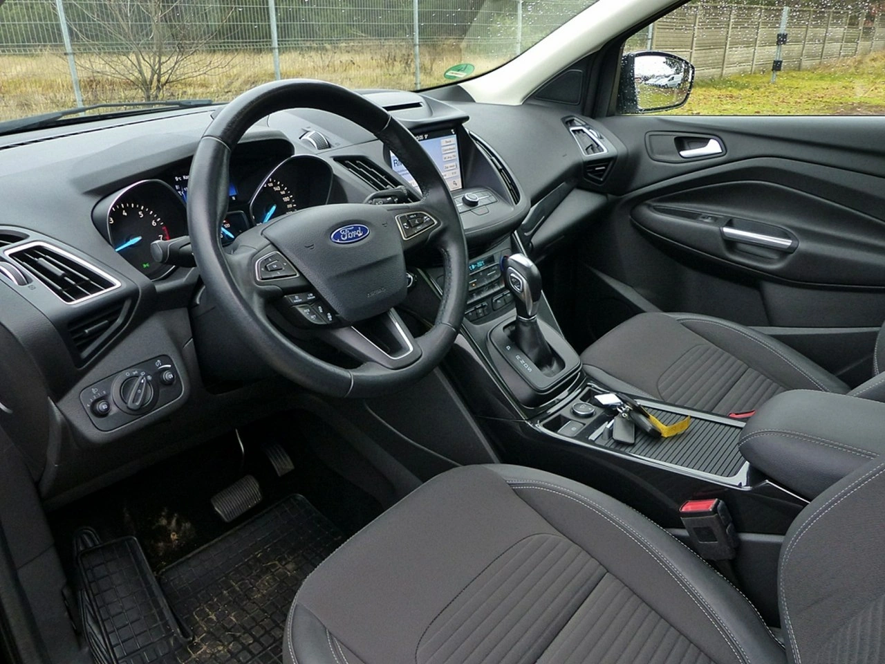 Ford Kuga - Zdjęcie 17