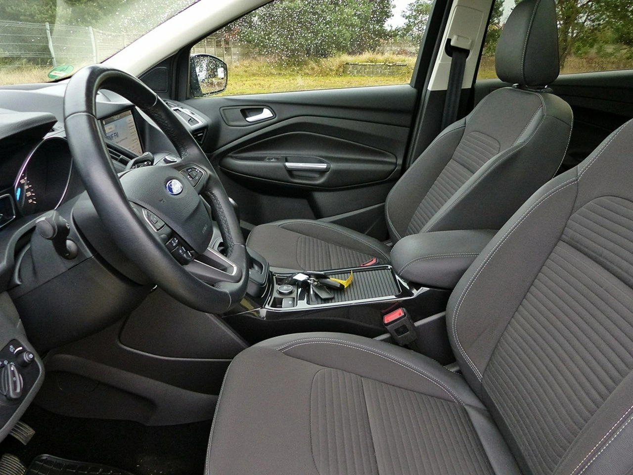 Ford Kuga - Zdjęcie 18