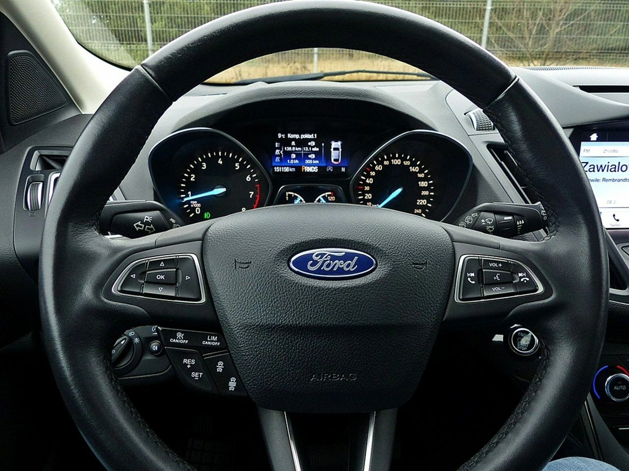 Ford Kuga - Zdjęcie 27