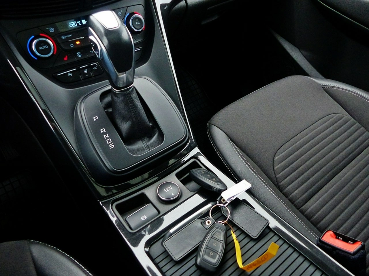 Ford Kuga - Zdjęcie 32