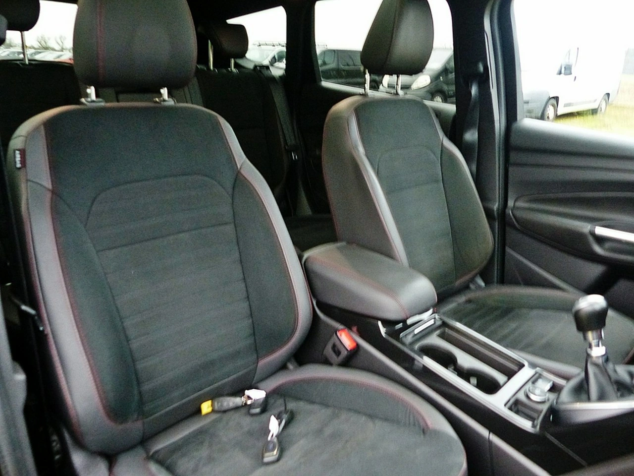 Ford Kuga - Zdjęcie 25