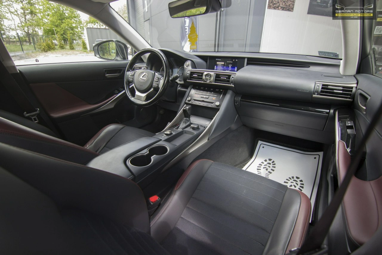 Lexus IS - Zdjęcie 30
