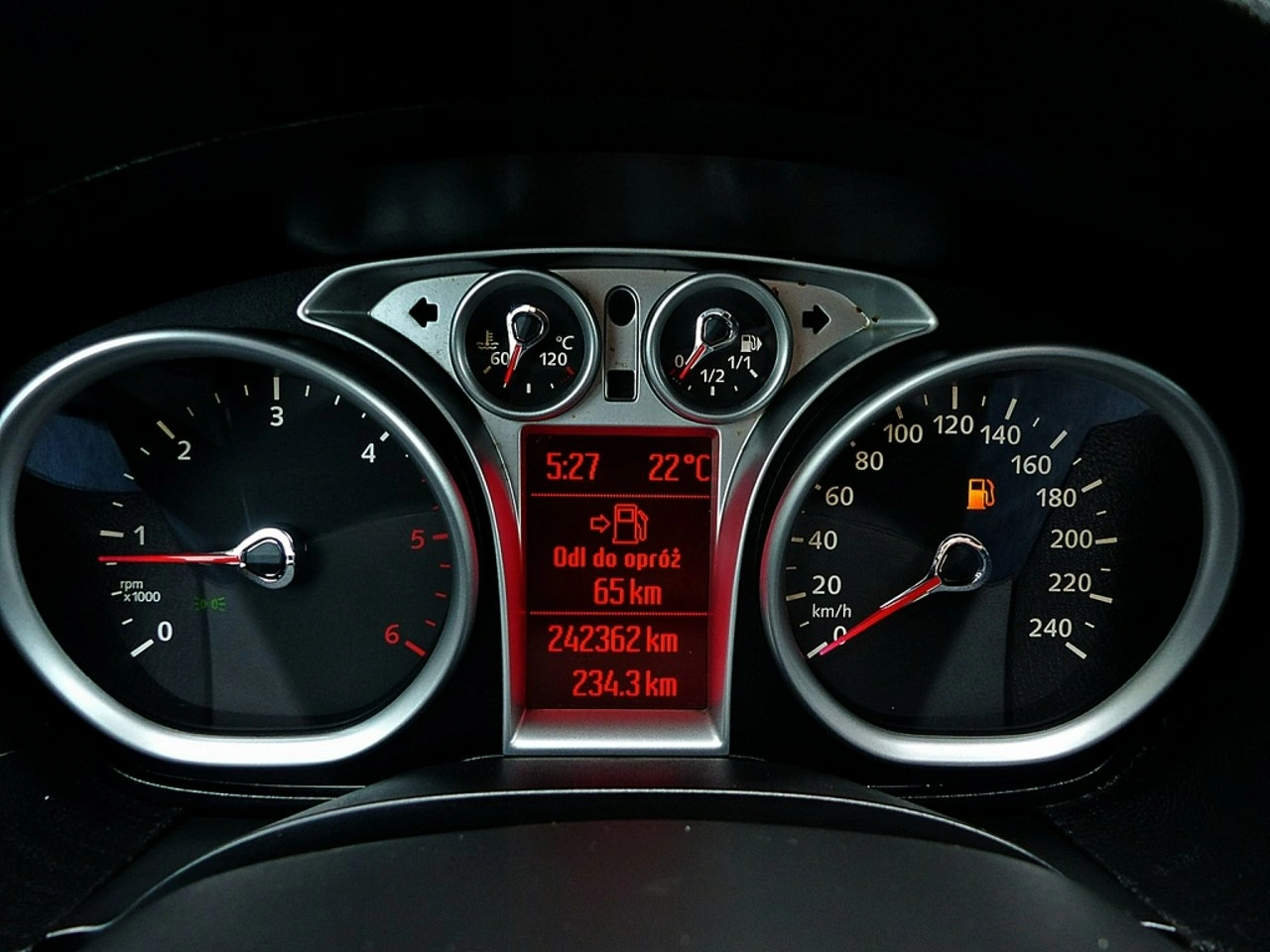 Ford Kuga - Zdjęcie 28