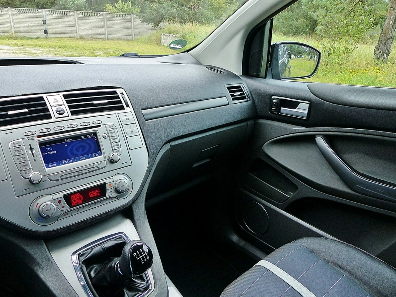 Ford Kuga - Zdjęcie 34