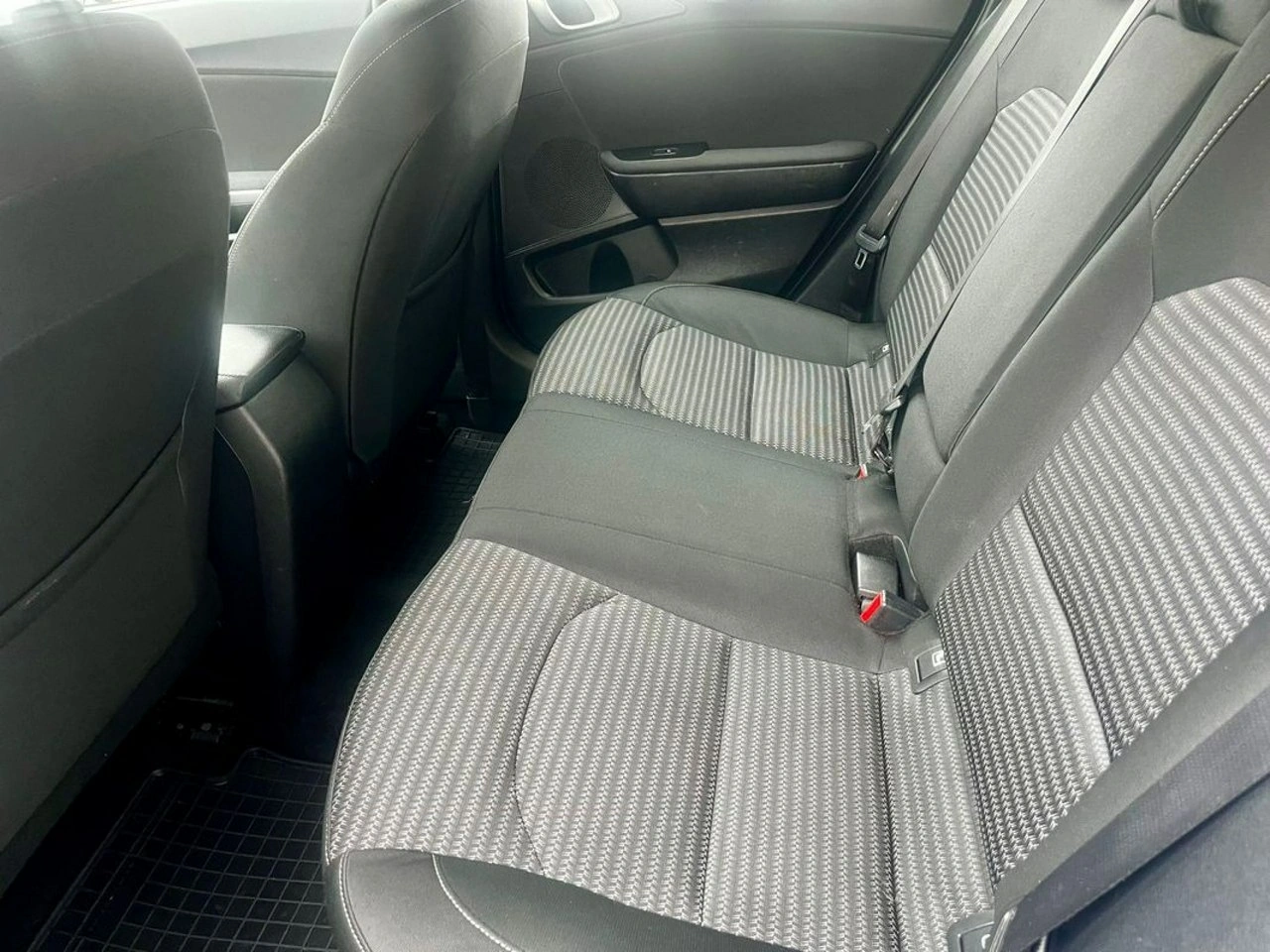 Kia Ceed - Zdjęcie 8