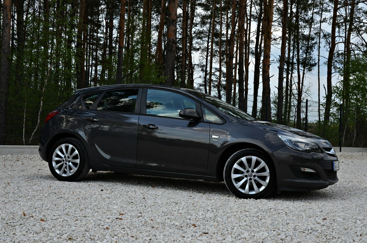Opel Astra - Zdjęcie 16