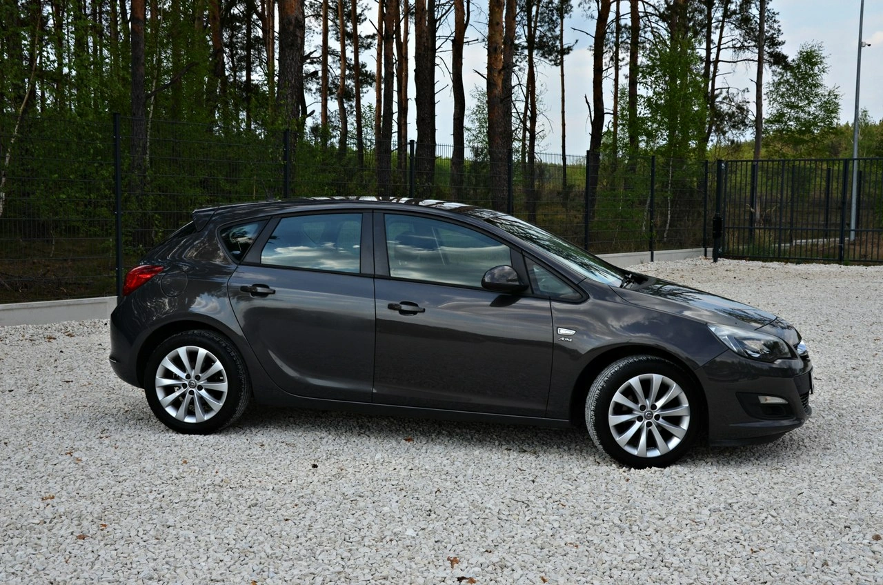 Opel Astra - Zdjęcie 17