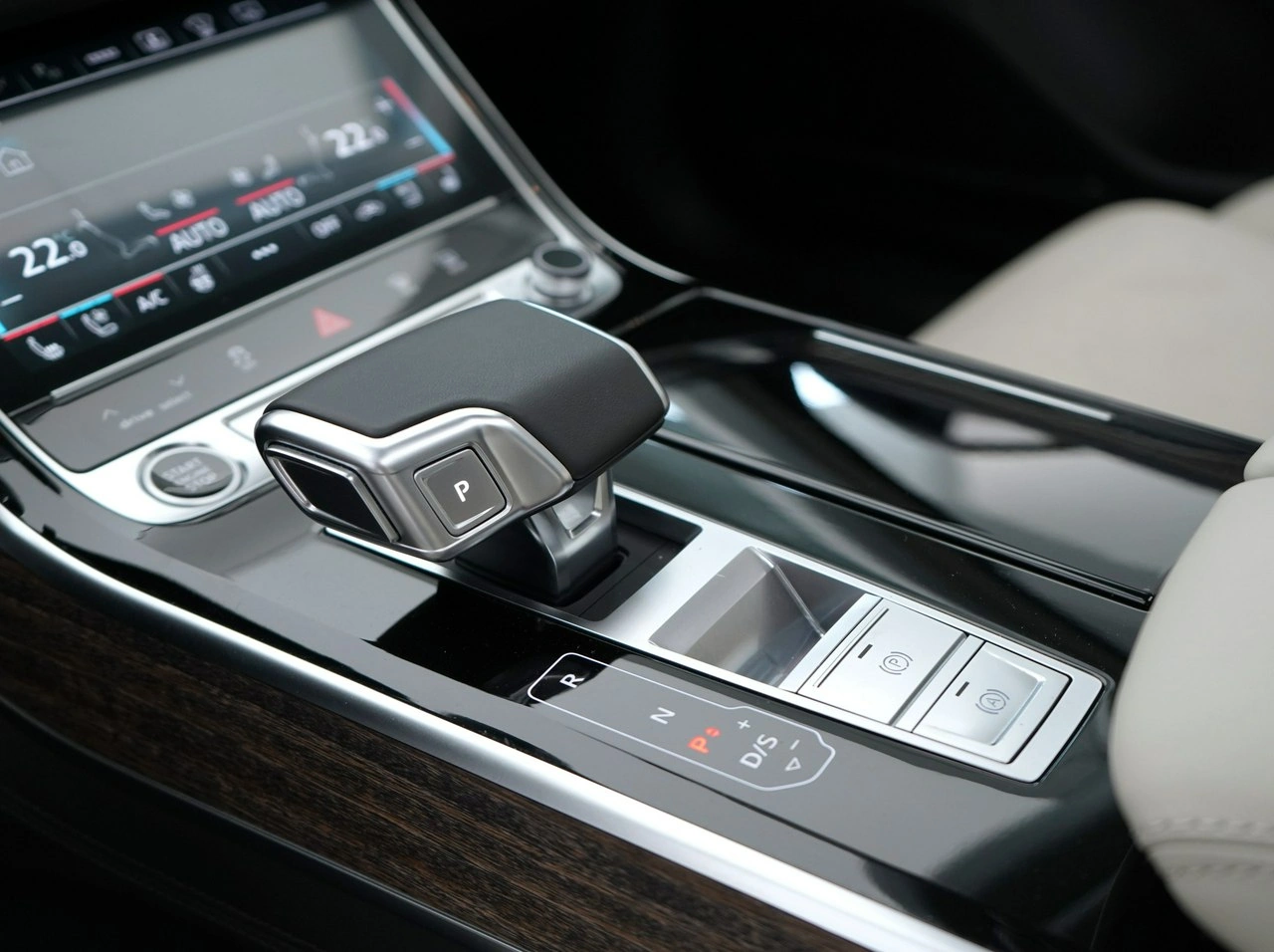 Audi A8 - Zdjęcie 11