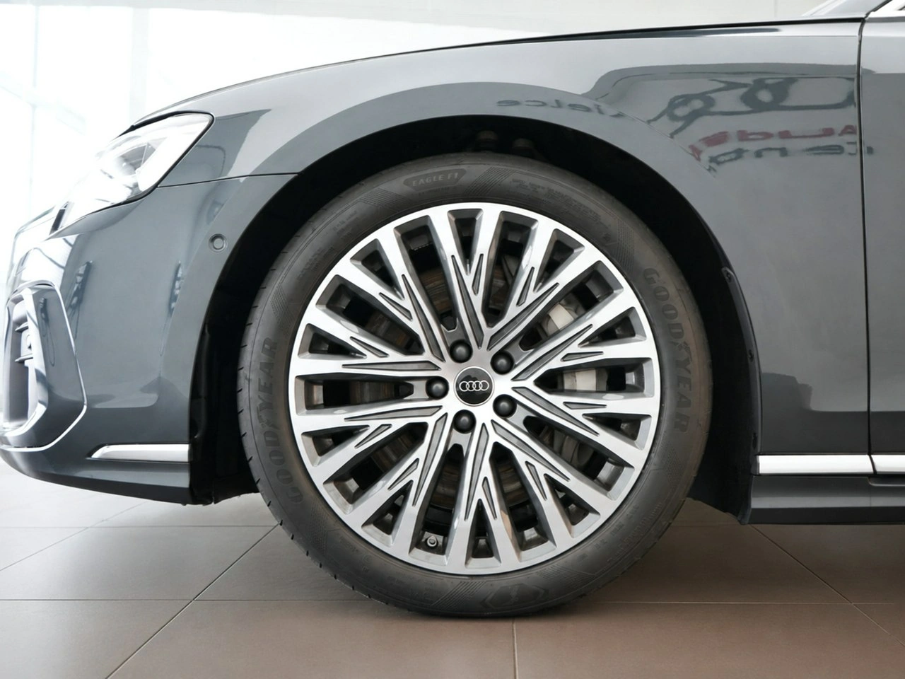 Audi A8 - Zdjęcie 1
