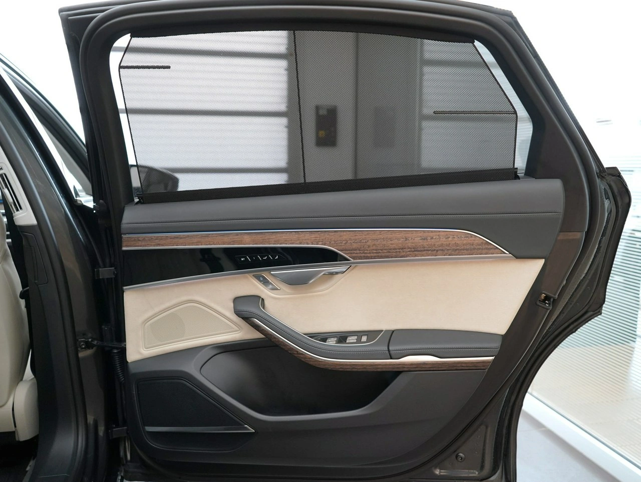 Audi A8 - Zdjęcie 31