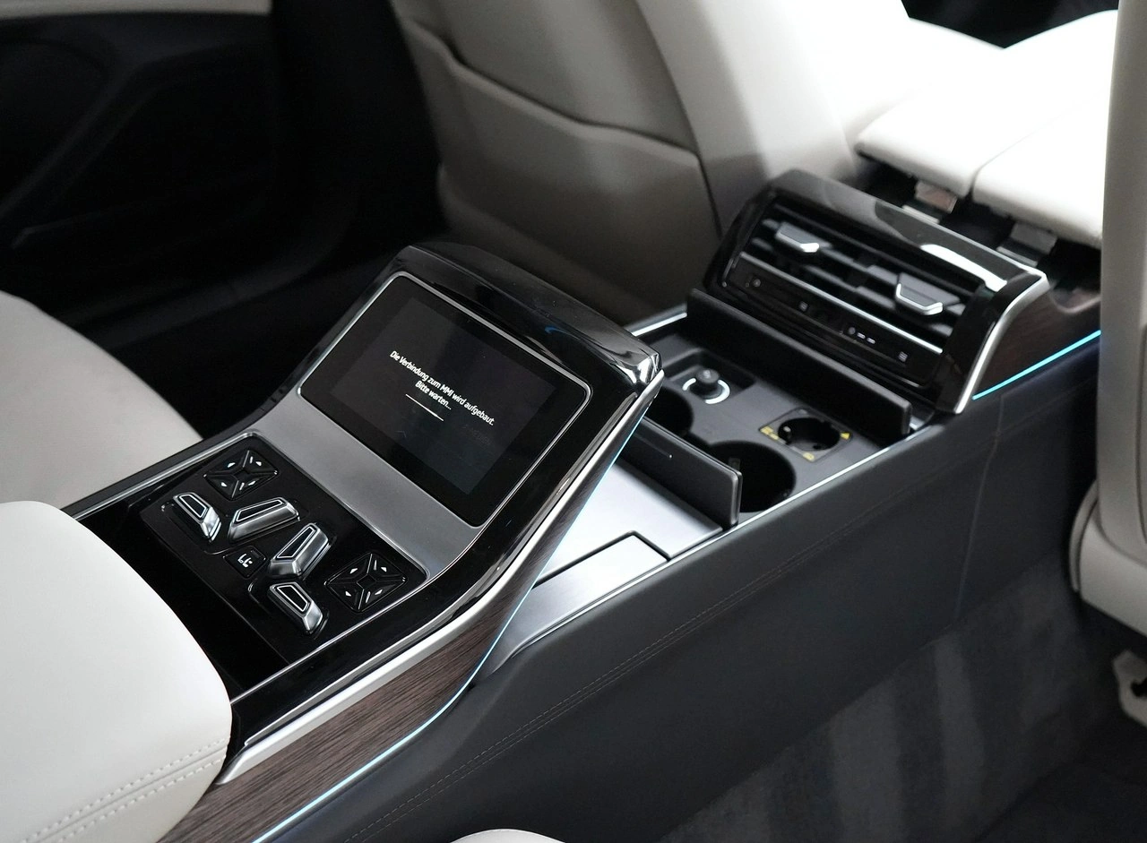 Audi A8 - Zdjęcie 33
