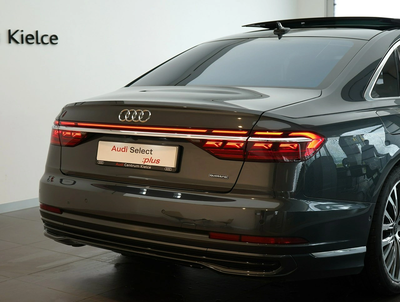 Audi A8 - Zdjęcie 4