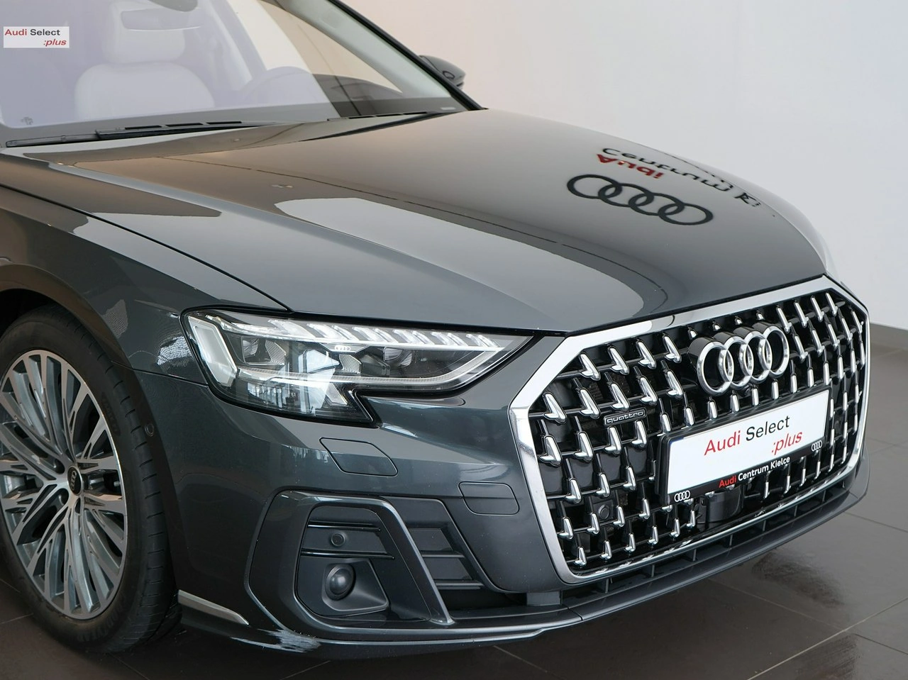 Audi A8 - Główne zdjęcie