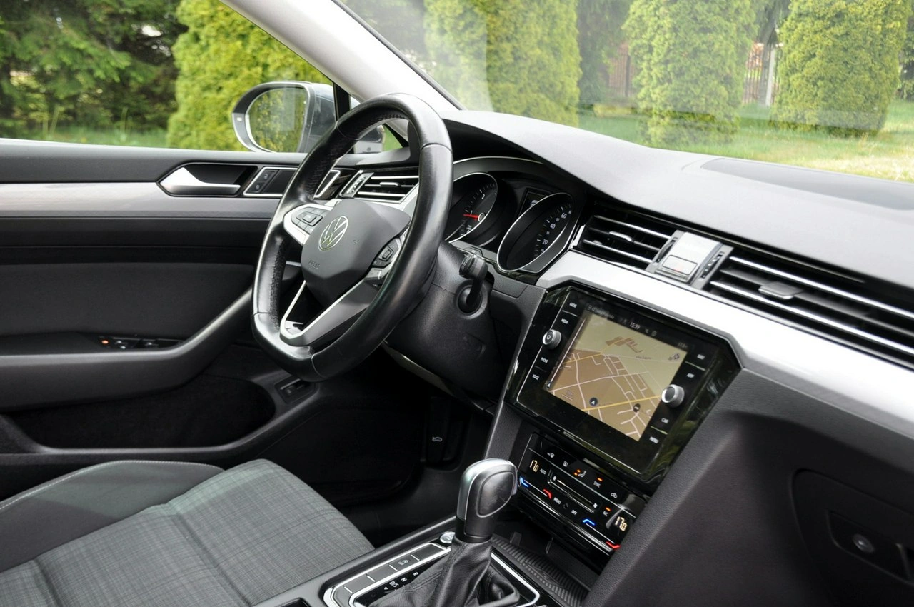 Volkswagen Passat Variant - Zdjęcie 17