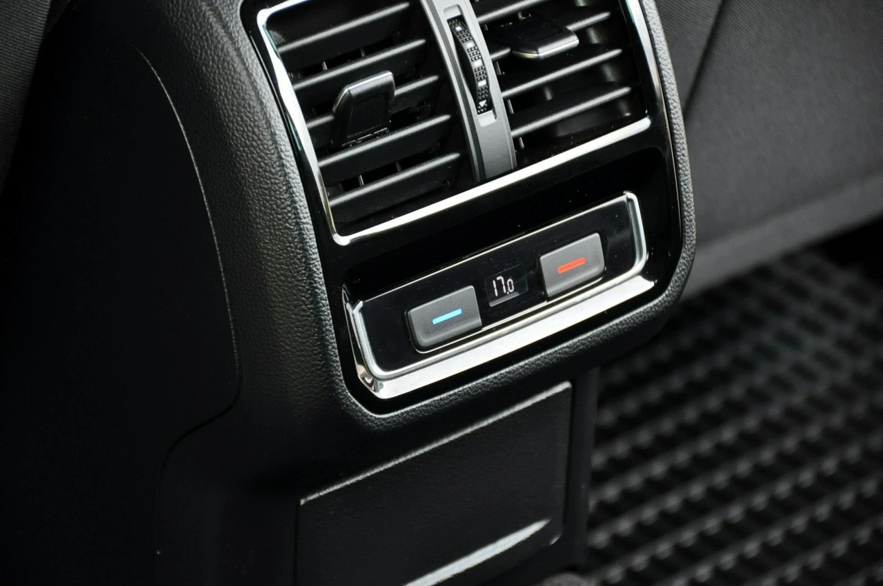 Volkswagen Passat Variant - Zdjęcie 19