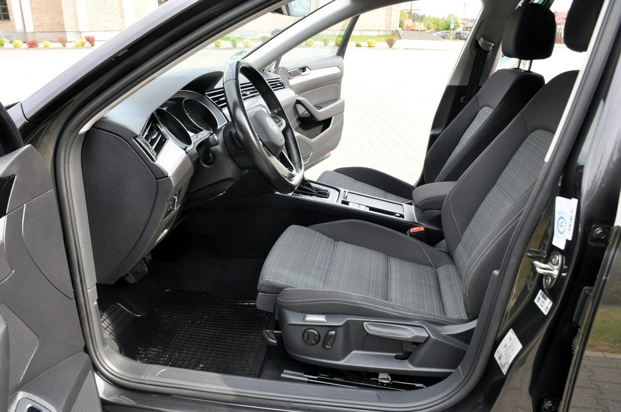 Volkswagen Passat Variant - Zdjęcie 21
