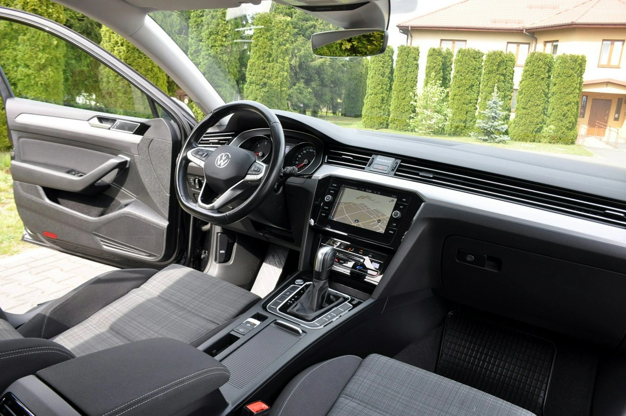 Volkswagen Passat Variant - Zdjęcie 25
