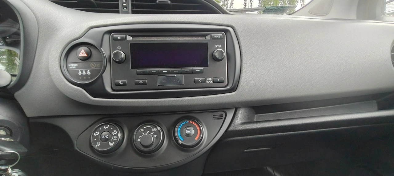 Toyota Yaris - Zdjęcie 9
