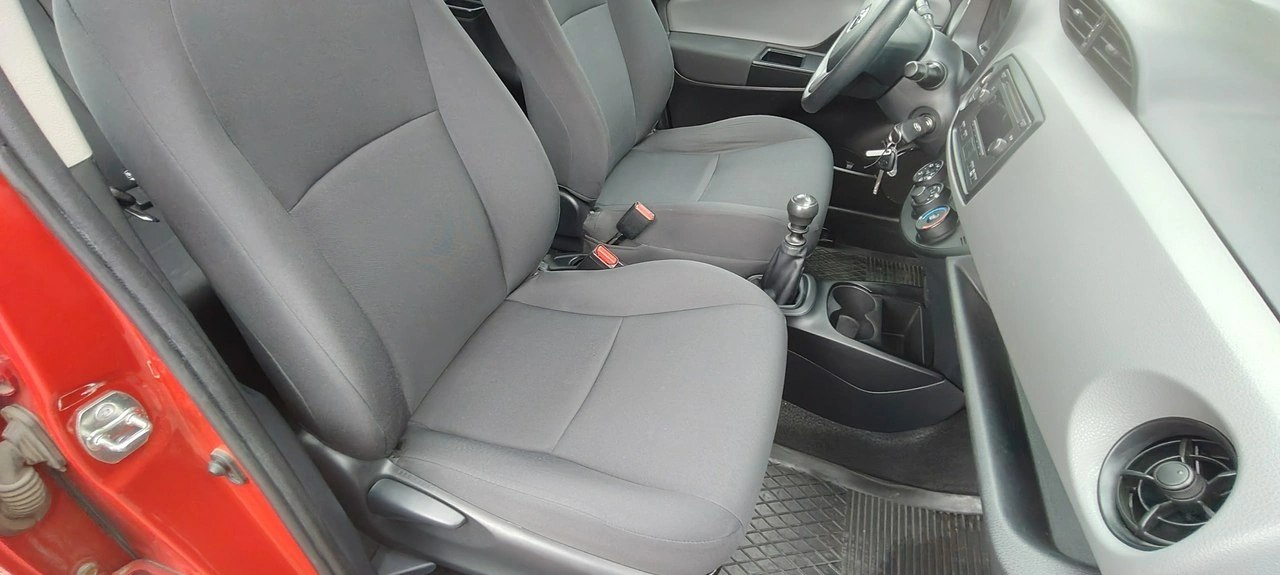Toyota Yaris - Zdjęcie 11