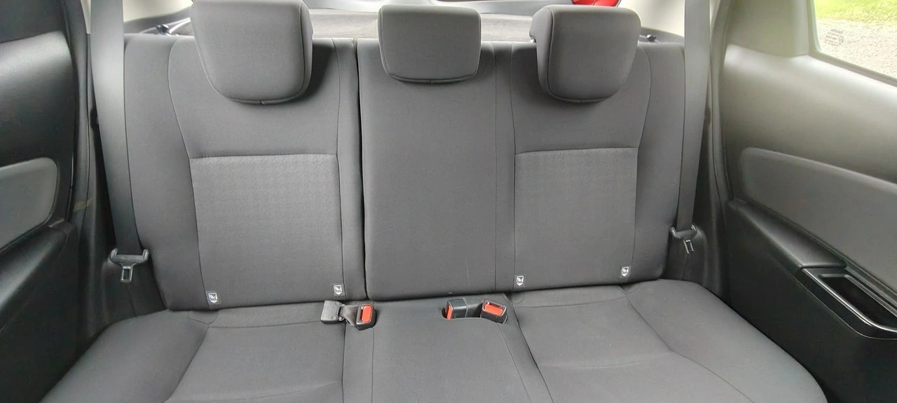 Toyota Yaris - Zdjęcie 13