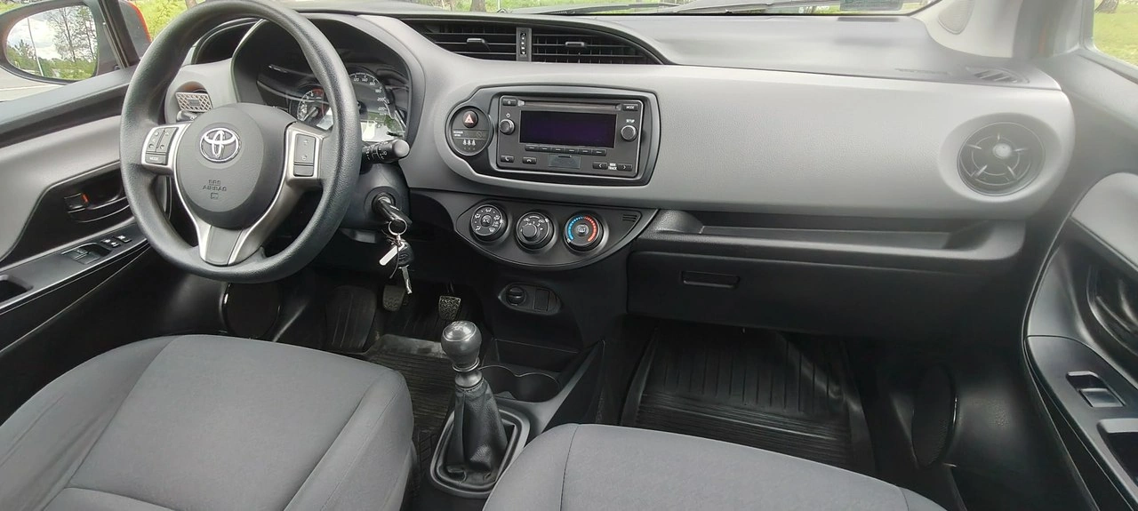 Toyota Yaris - Zdjęcie 8