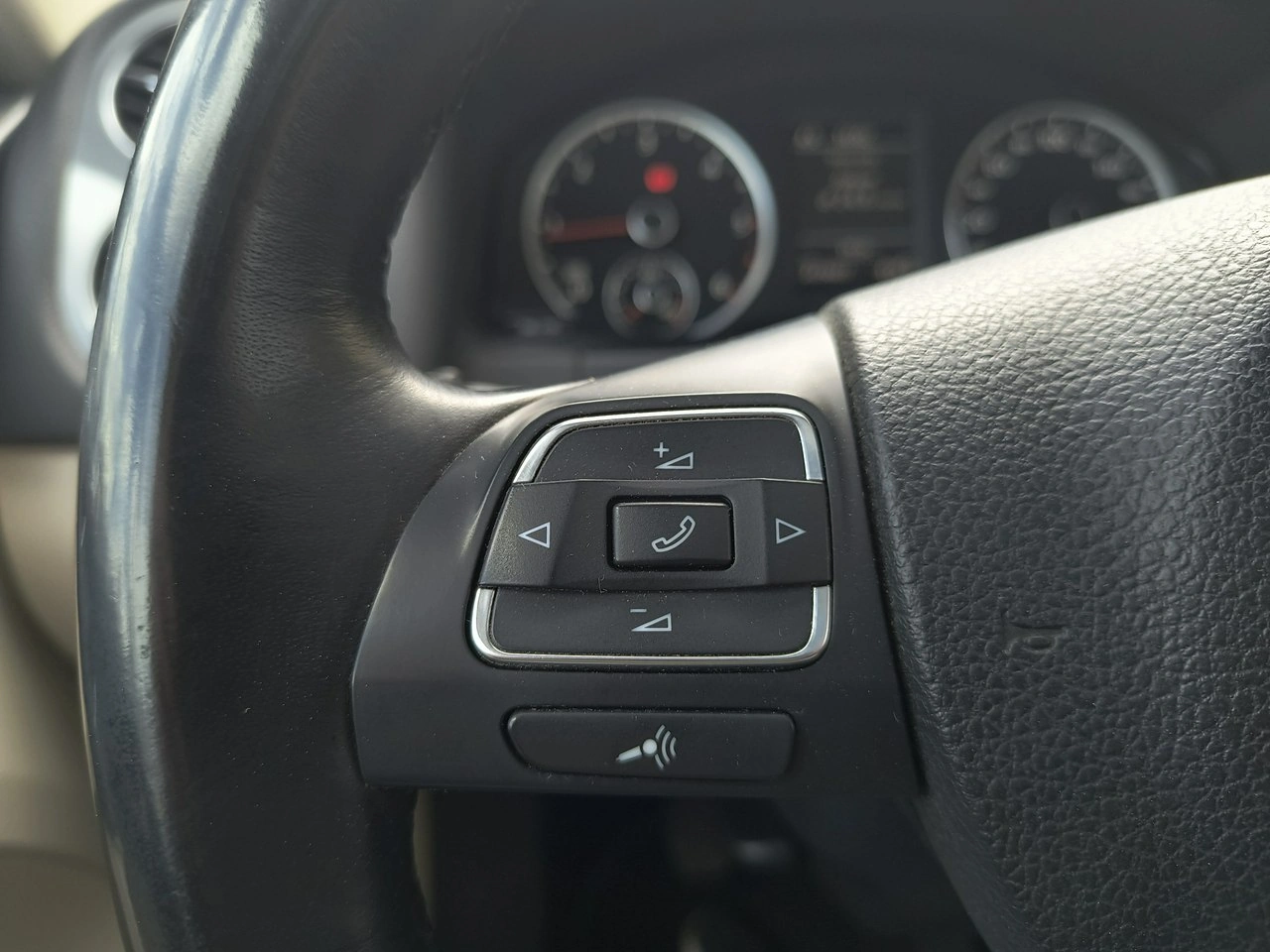 Volkswagen Tiguan - Zdjęcie 21