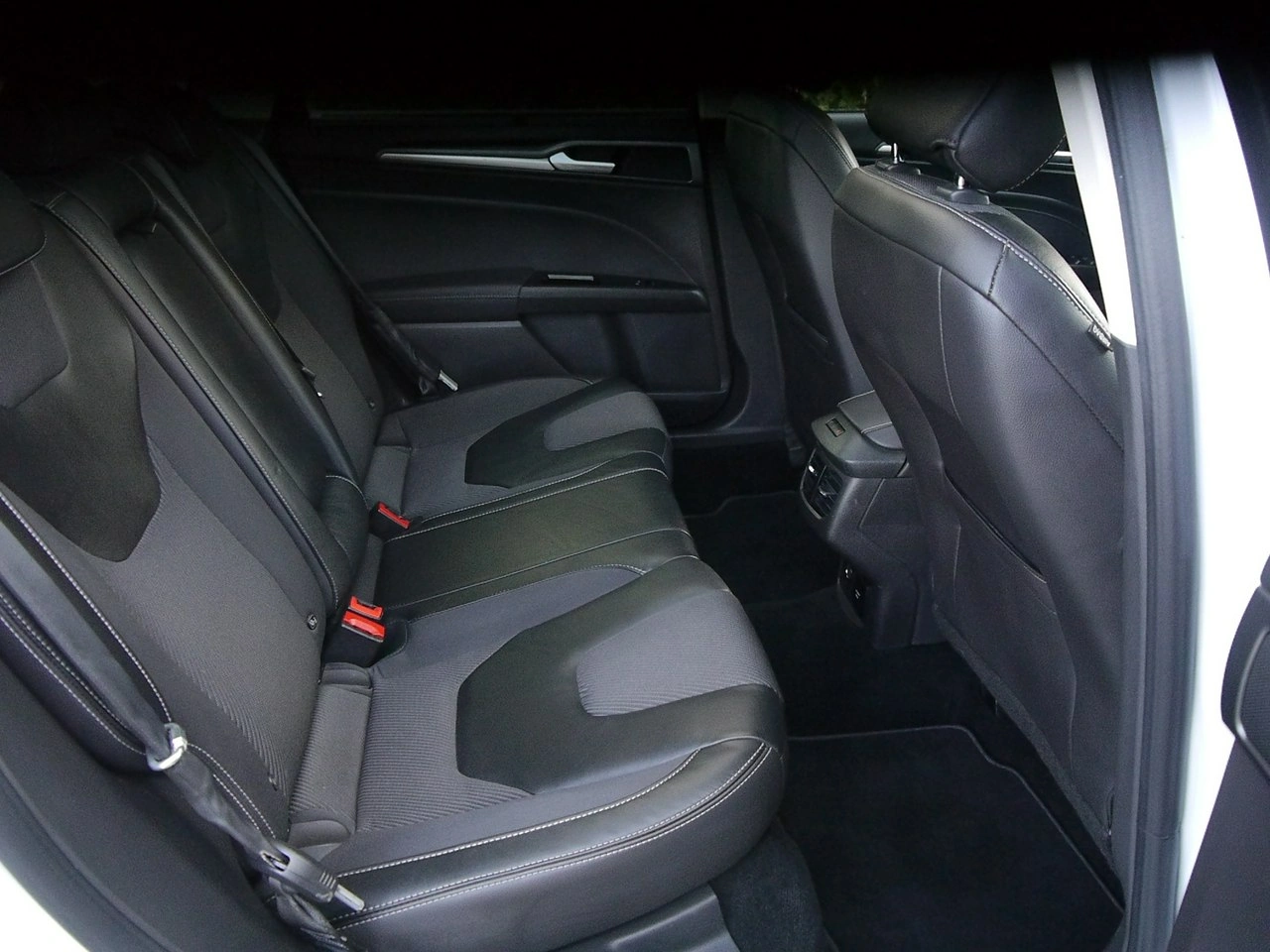Ford Mondeo - Zdjęcie 36