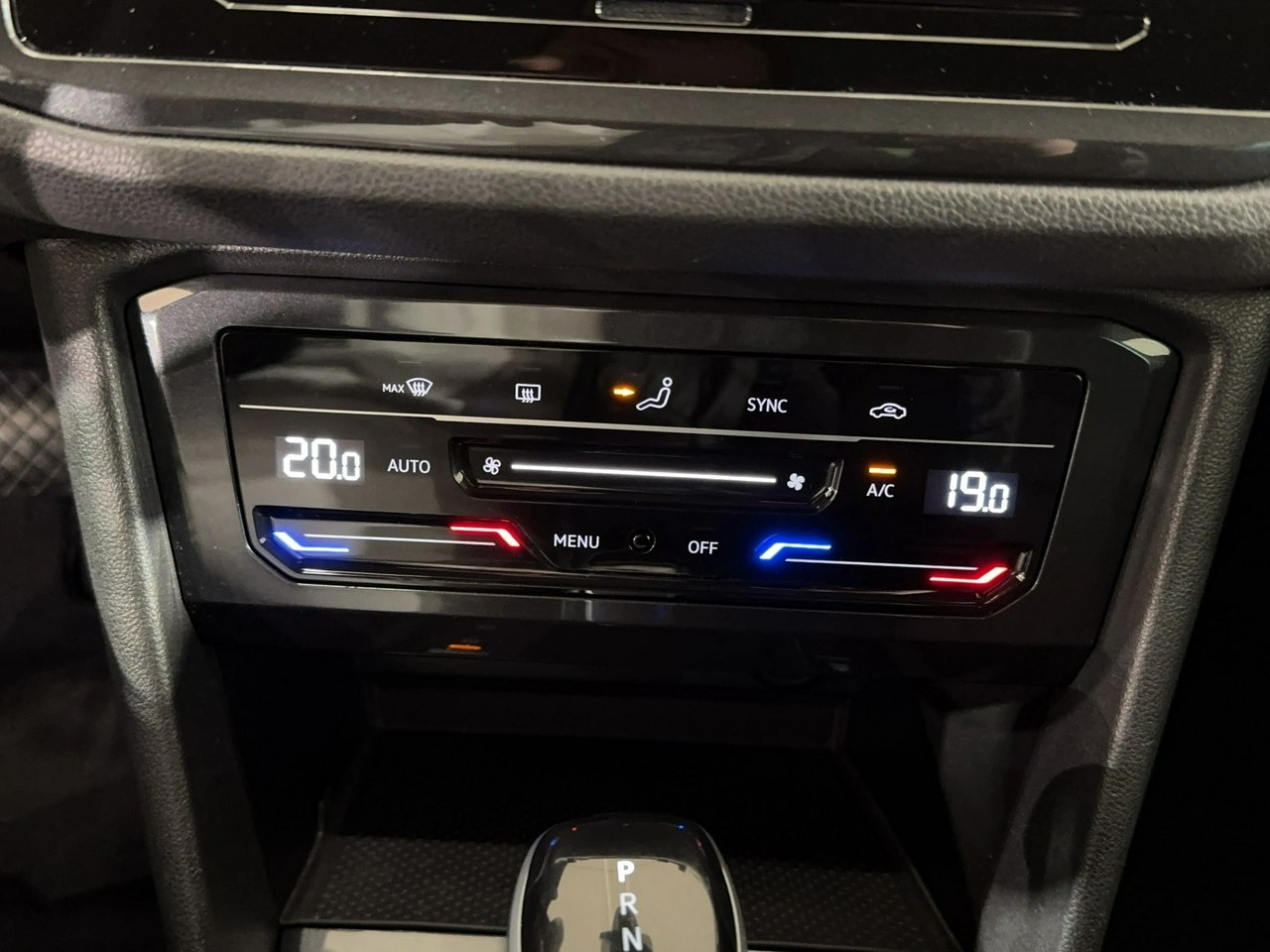 Volkswagen Tiguan - Zdjęcie 25