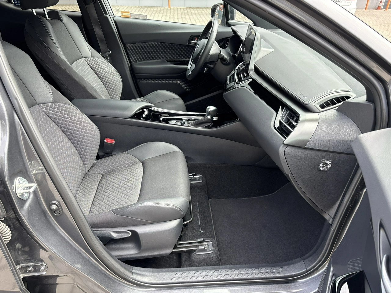Toyota C-HR - Zdjęcie 17