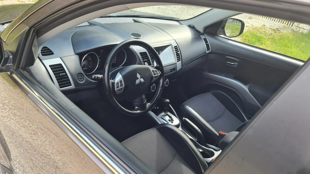 Mitsubishi Outlander - Zdjęcie 10