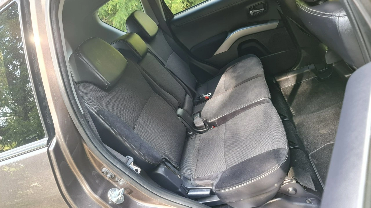 Mitsubishi Outlander - Zdjęcie 8