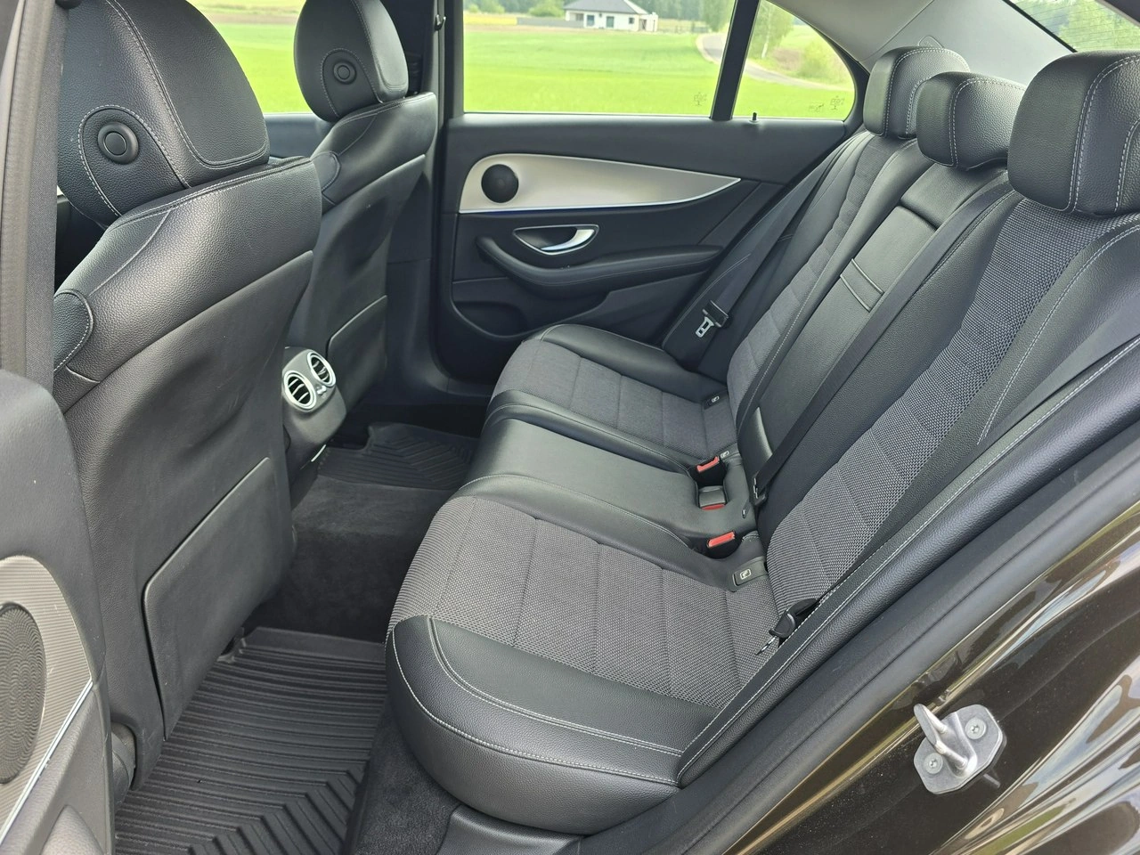 Mercedes E 220 - Zdjęcie 13