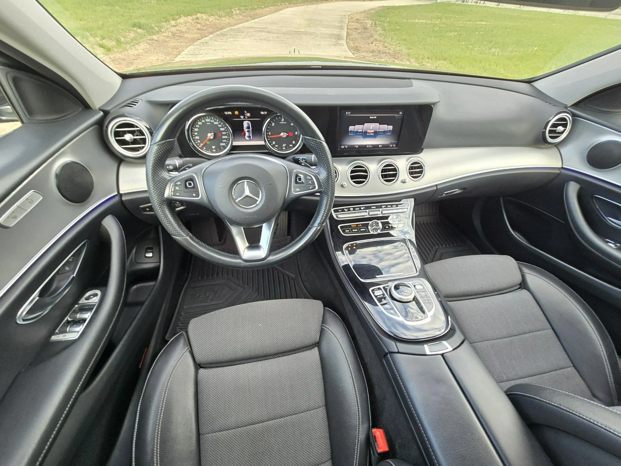 Mercedes E 220 - Zdjęcie 8